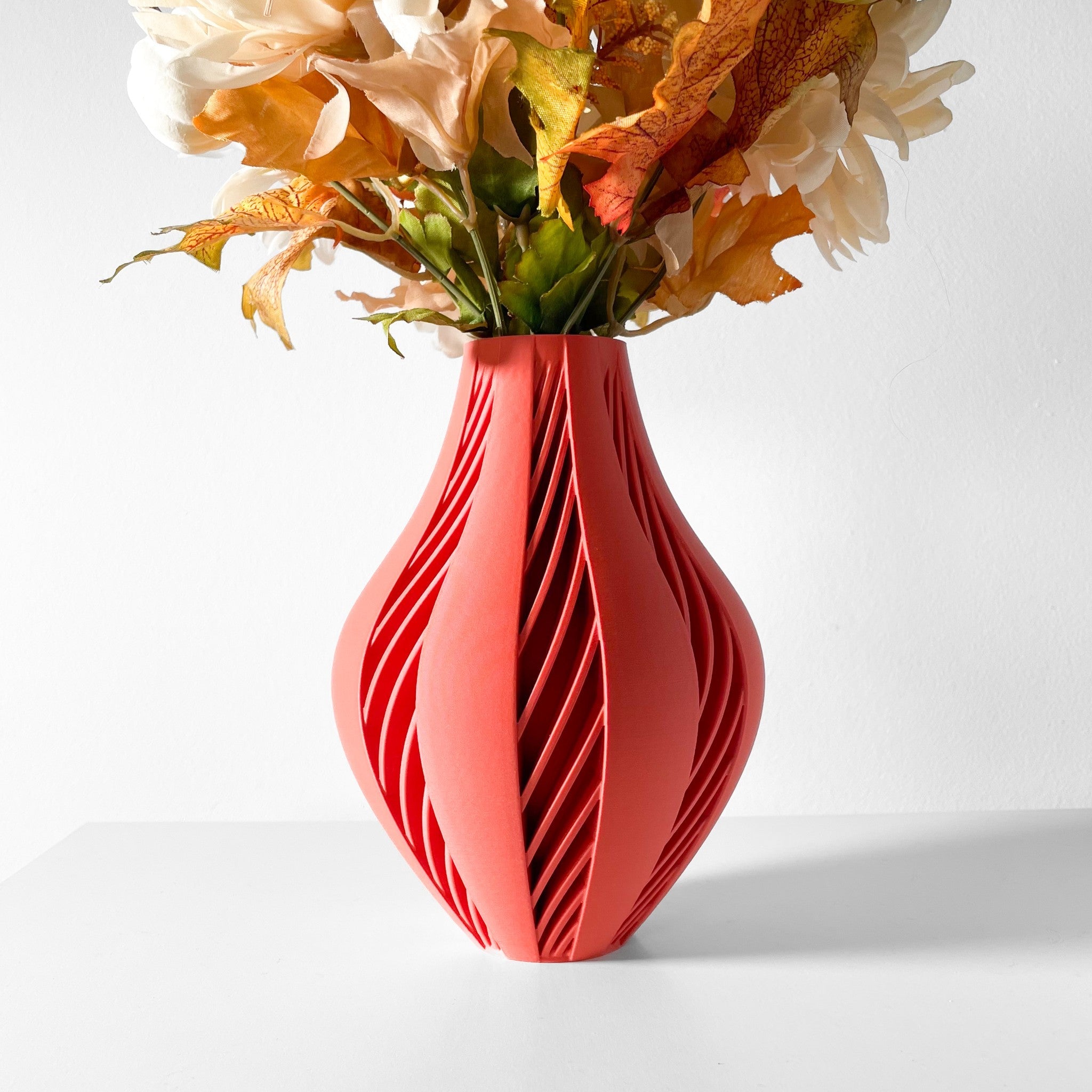 Swirl Teardrop Vase - 3D printed vase by Valence Objects