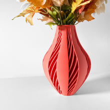 Swirl Teardrop Vase