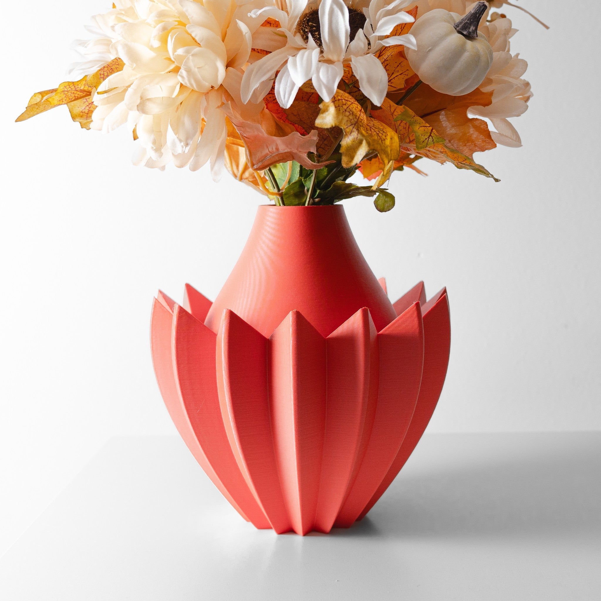 Petal Bloom Vase - 3D printed vase by Valence Objects