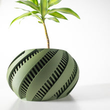 Swirl Slat Planter
