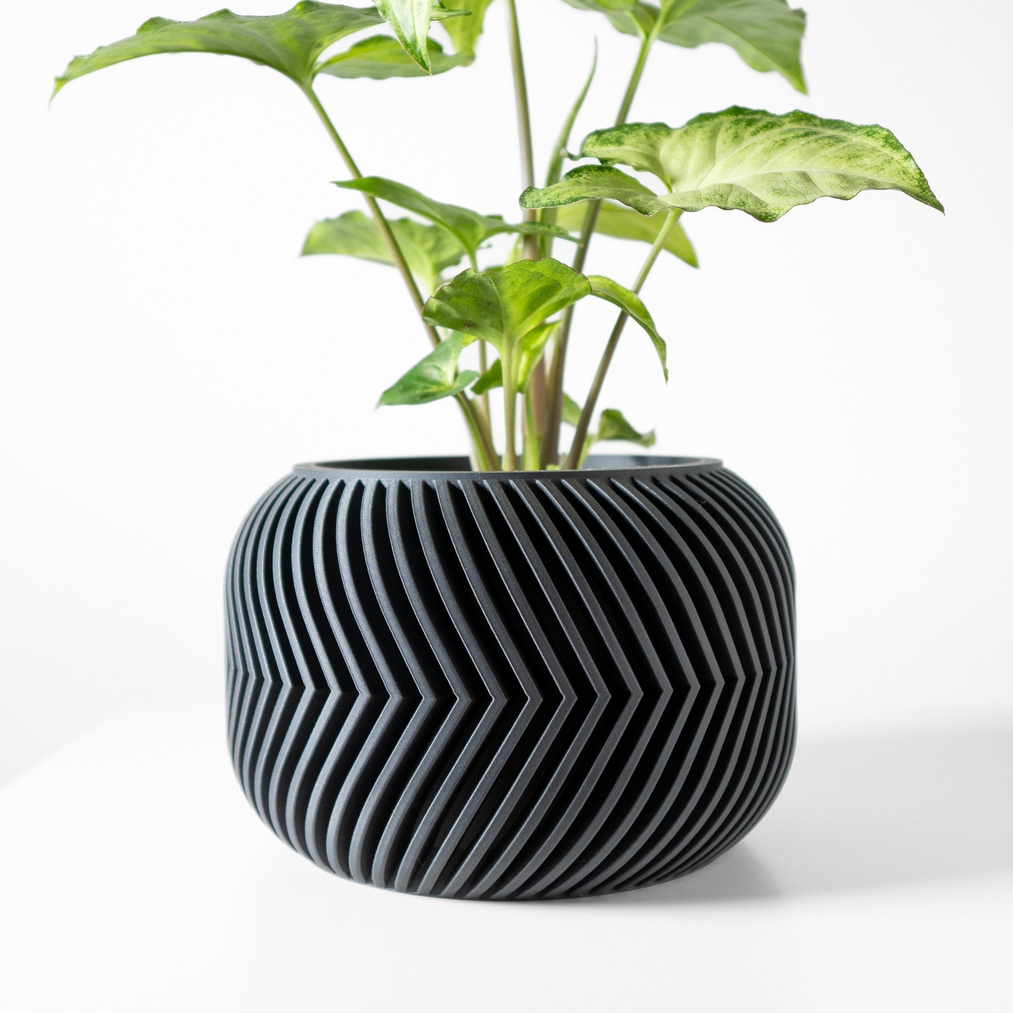 Zigzag Ridge Planter - 3D printed planter by Valence Objects