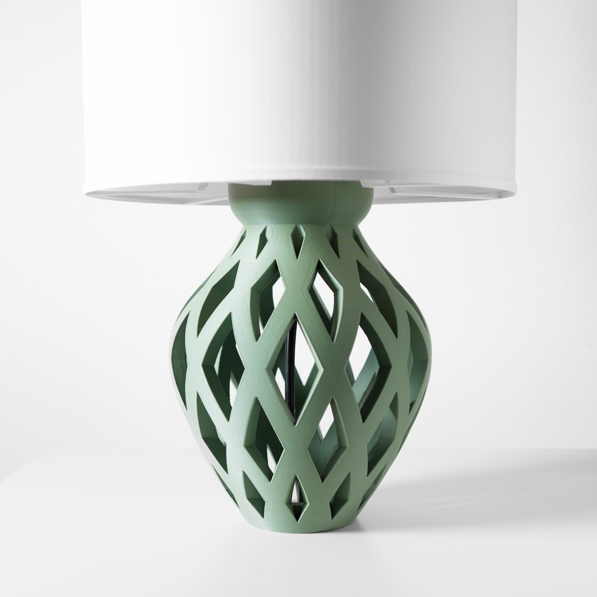 Lattice Bulb Table Lamp - 3D printed table lamp by Valence Objects