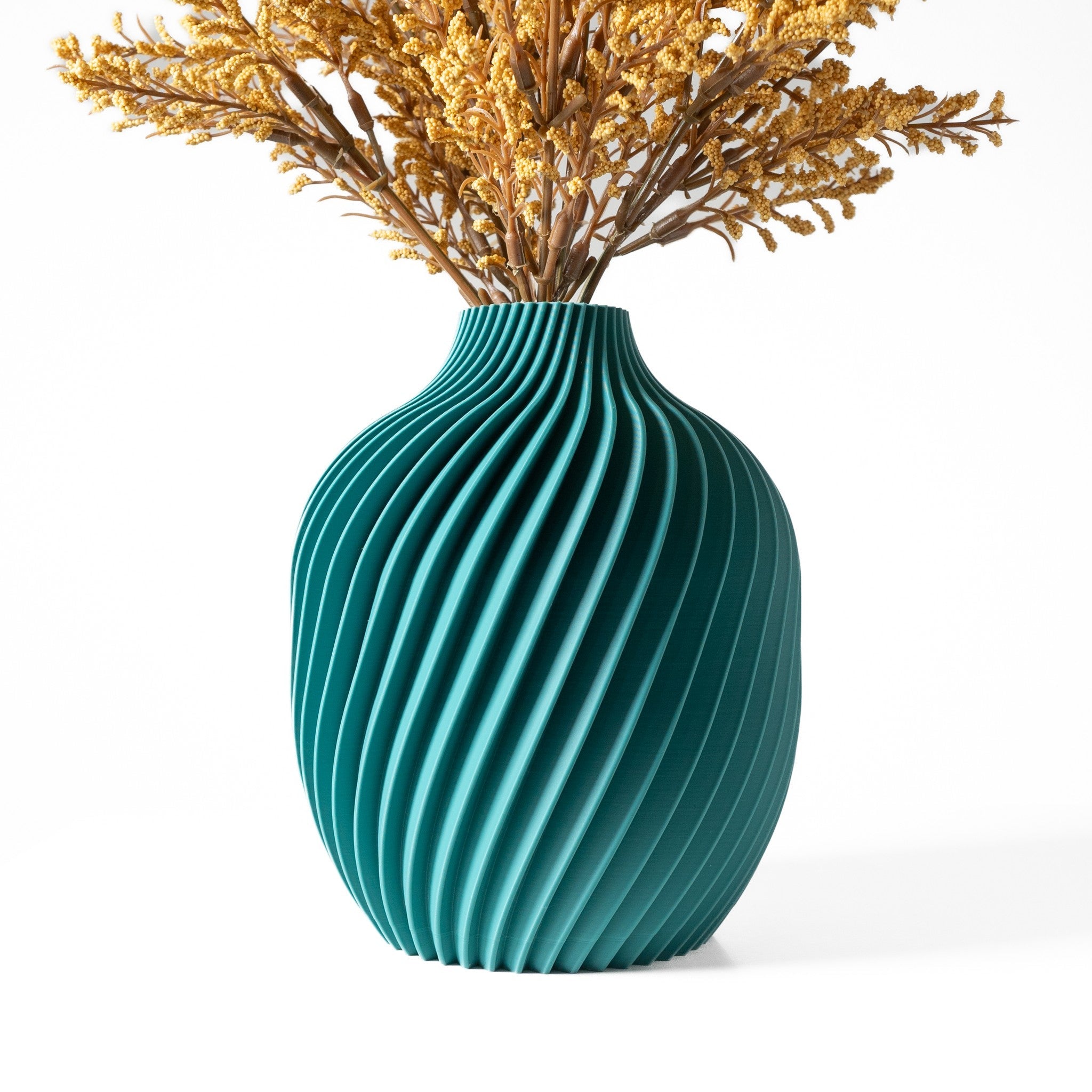 Spiral Rib Vase - 3D printed vase by Valence Objects