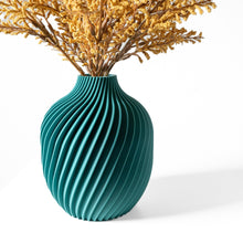 Spiral Rib Vase