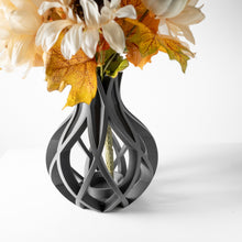 Ribbon Swirl Vase