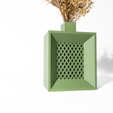 Frame Lattice Vase
