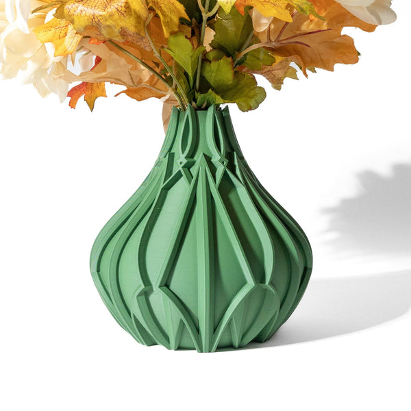 Petal Facet Vase - 3D printed vase by Valence Objects
