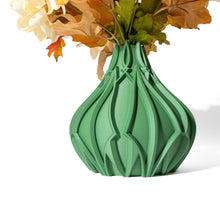 Petal Facet Vase