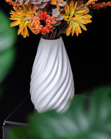 Swirl Fin Teardrop Vase