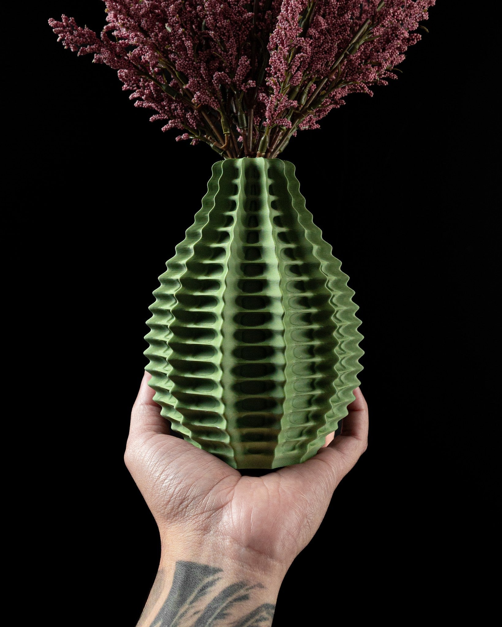 Fin Blade Vase - 3D printed vase by Valence Objects