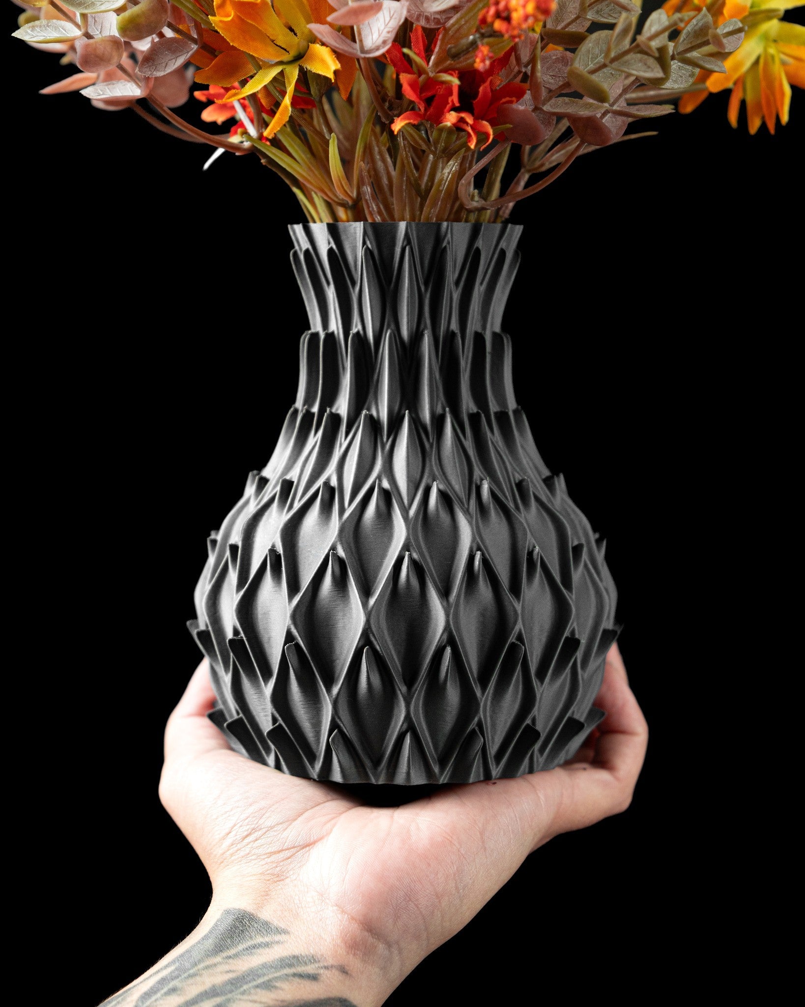 Quilt Bulb Vase - 3D printed vase by Valence Objects