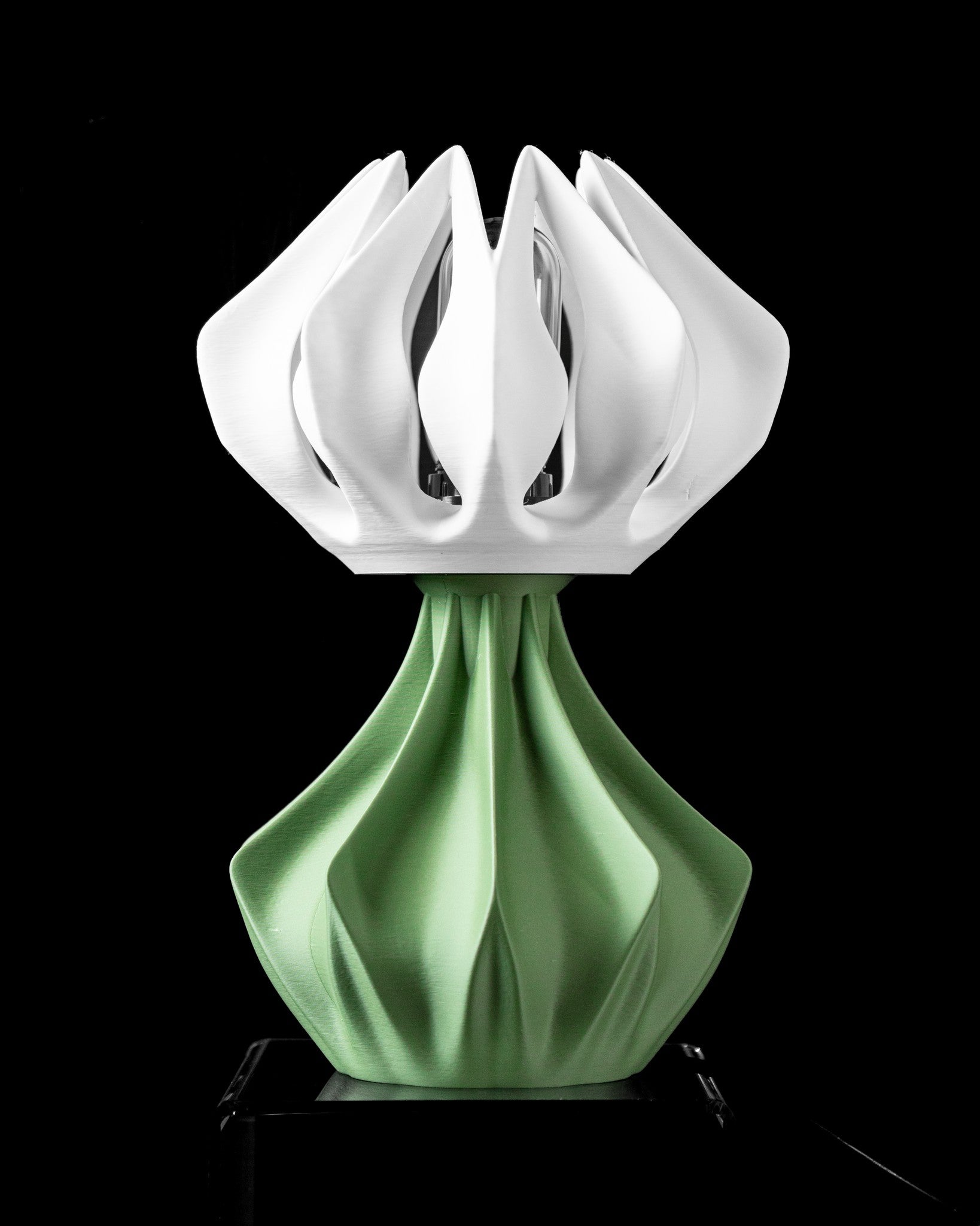 Petal Shade Table Lamp - 3D printed table lamp by Valence Objects