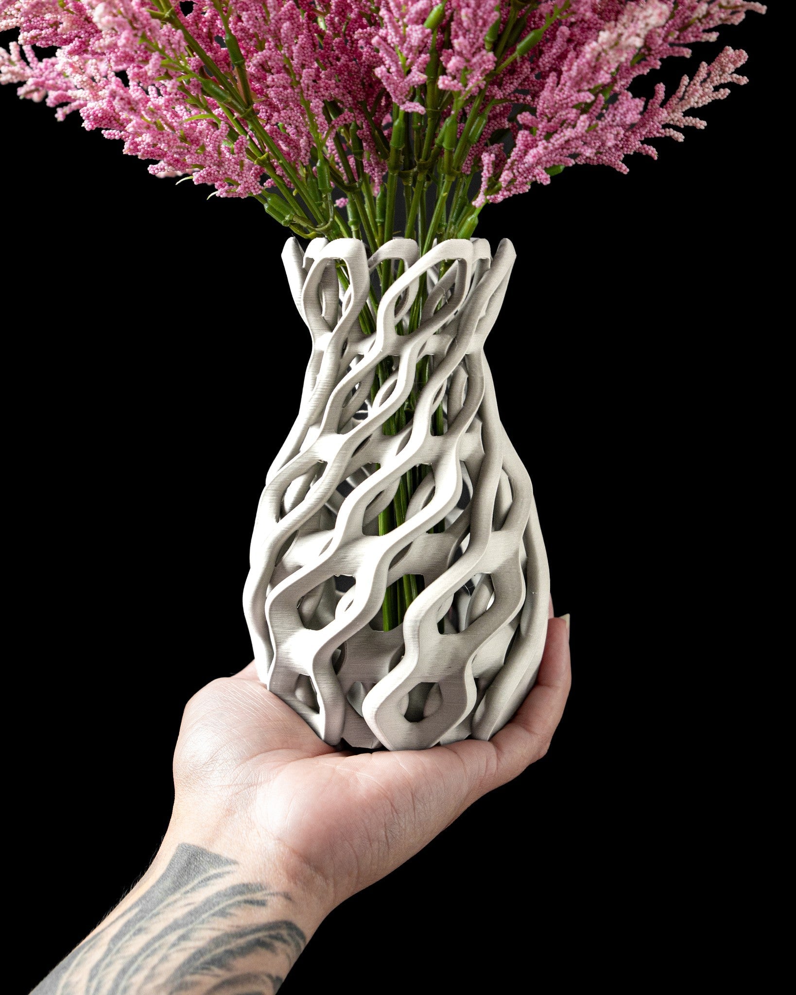 Chain Relief Vase - 3D printed vase by Valence Objects