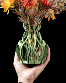 Drag Ribbon Vase