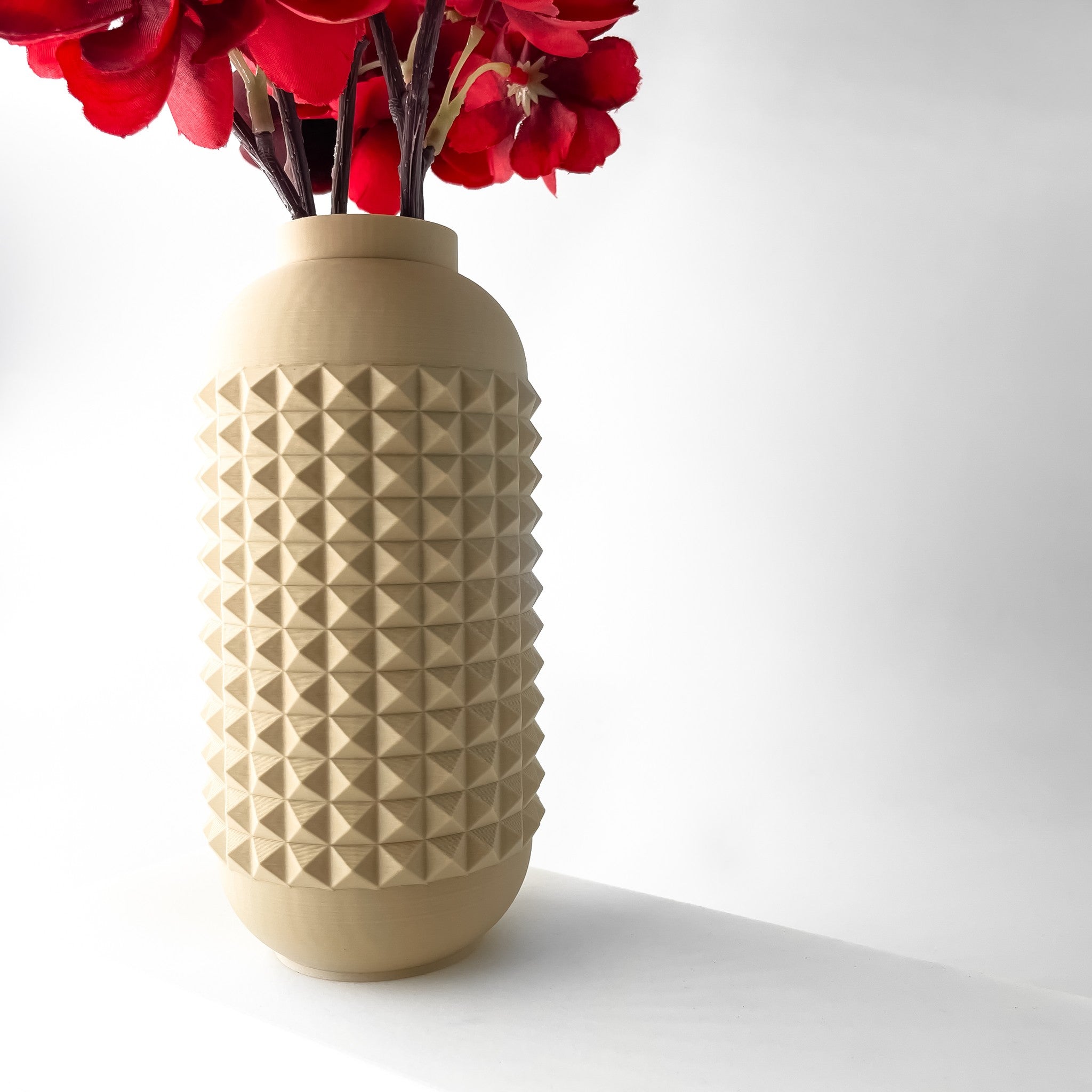 Pyramid Stud Vase - 3D printed vase by Valence Objects