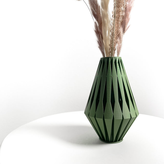 Fin Diamond Vase