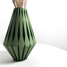 Fin Diamond Vase