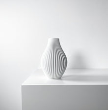 Fine Rib Teardrop Vase
