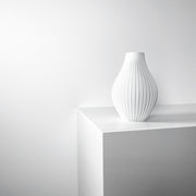 Fine Rib Teardrop Vase - 3D printed vase by Valence Objects