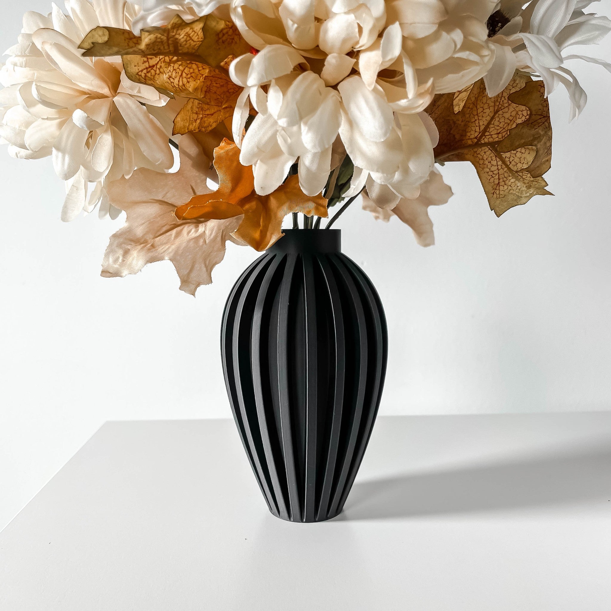 Rib Teardrop Vase - 3D printed vase by Valence Objects