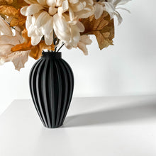 Rib Teardrop Vase