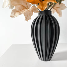 Rib Teardrop Vase