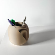 Fin Pen Cup