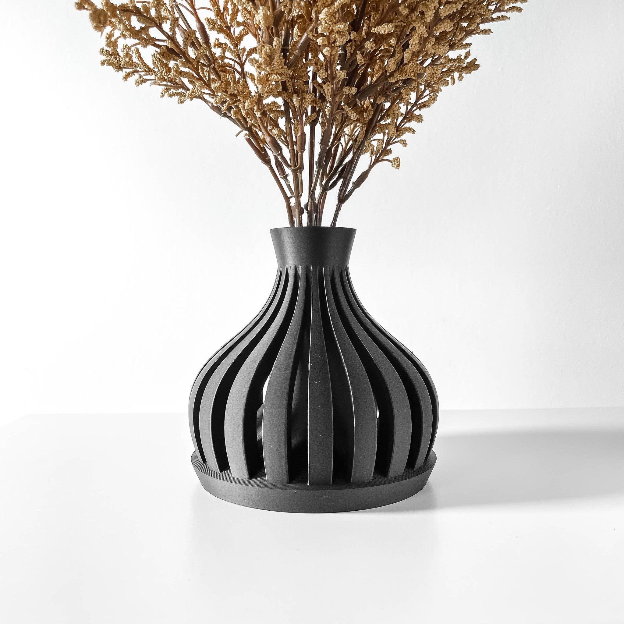 Fin Bulb Vase - 3D printed vase by Valence Objects