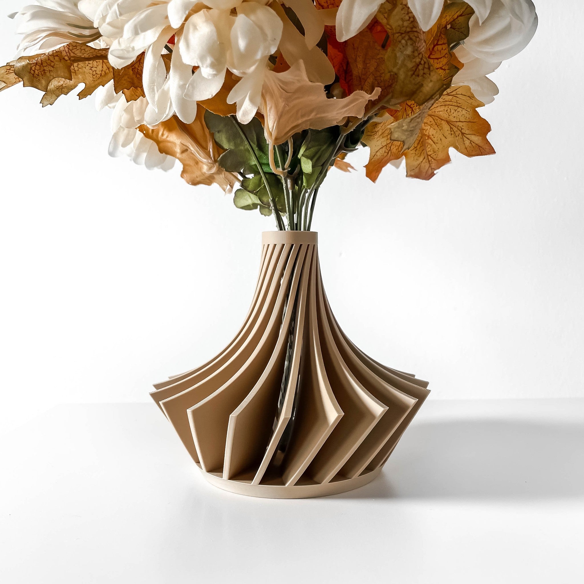 Flare Fin Vase - 3D printed vase by Valence Objects